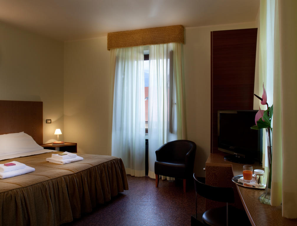 Hotel Villa Giulia Gargnano Room photo